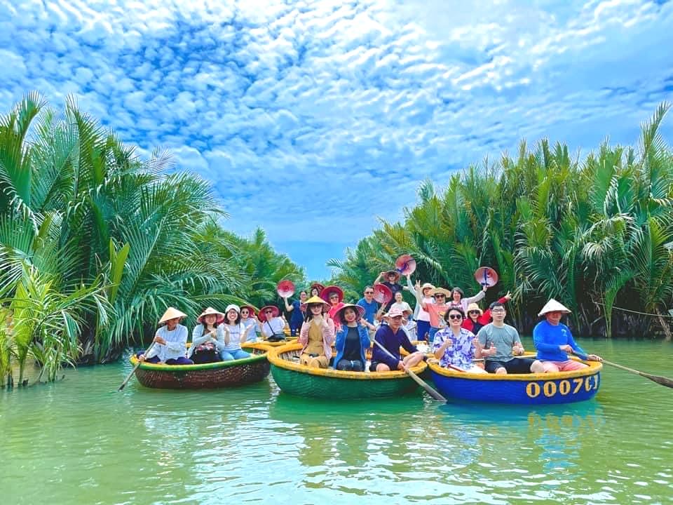 basket boat ride (things to do in hoian)