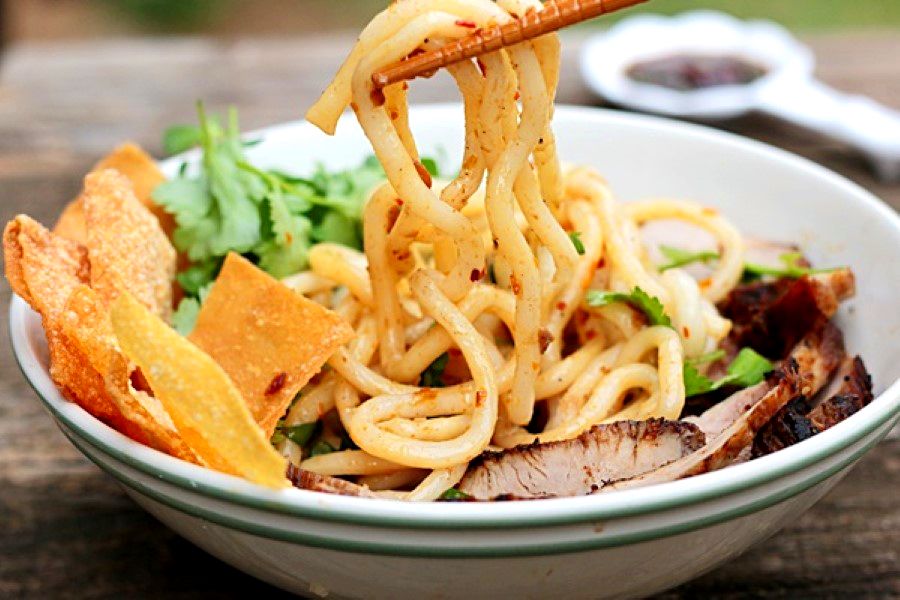 cao lau noodles (things to do in Hoi an)