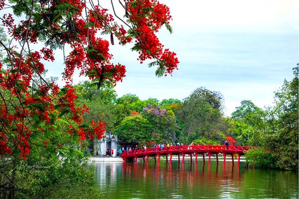 Hoan kiem lake - things to do in hanoi