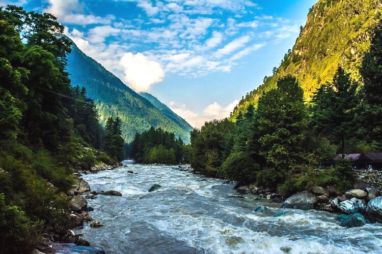 kasol (places to travel in India under 5k)