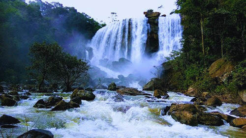 kuthumkal waterfall (places to visit in august)