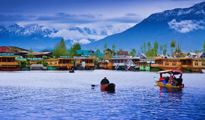 Dal lake (Places to visit in September)