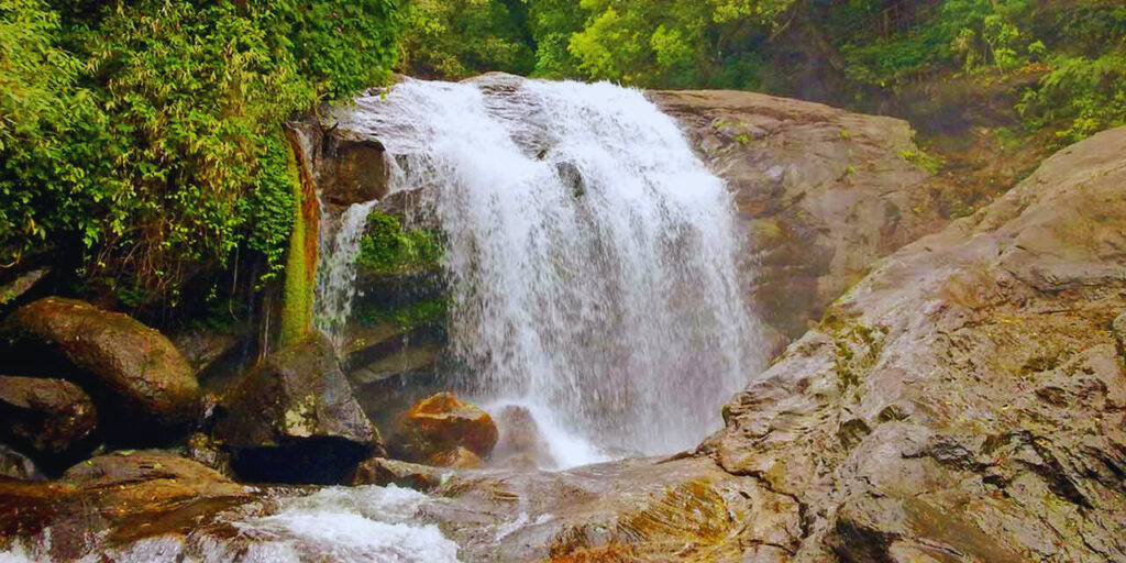 lakkam waterfall (places to visit in august)