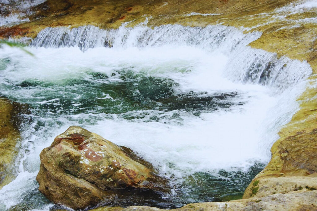 Mawlynnong falls (most beautiful waterfalls in India)