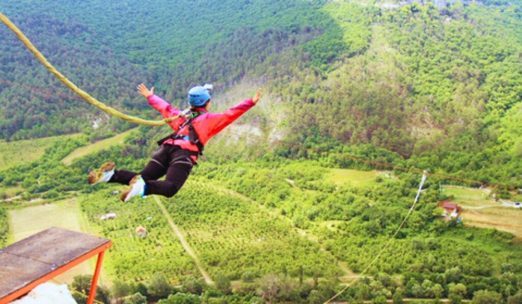 Bungee jumping