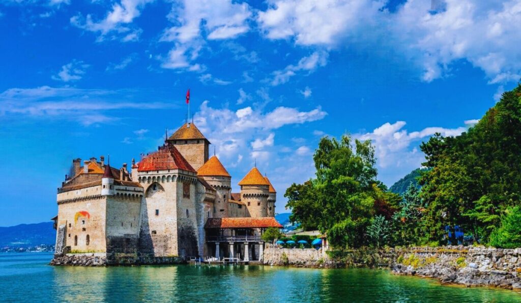 Chillon castle in switzerland : Best countries to visit