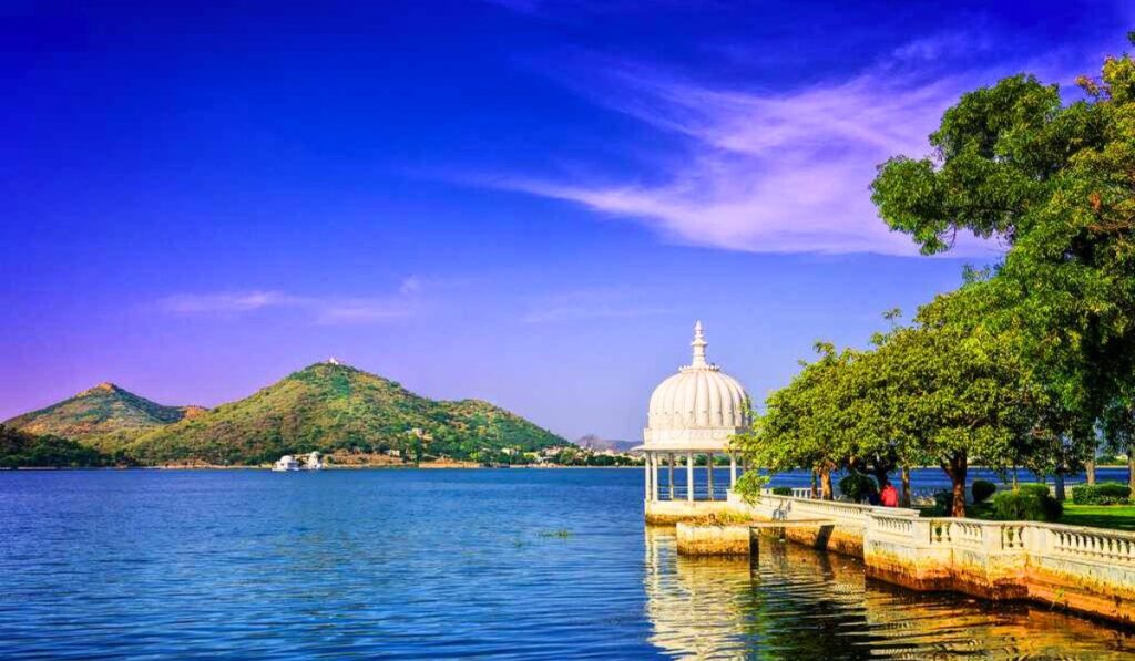 Fateh sagar lake (best places for solo travel in India)